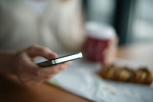 Hướng dẫn cách chia sẻ WiFi trên điện thoại nhanh chóng cho mọi thiết bị