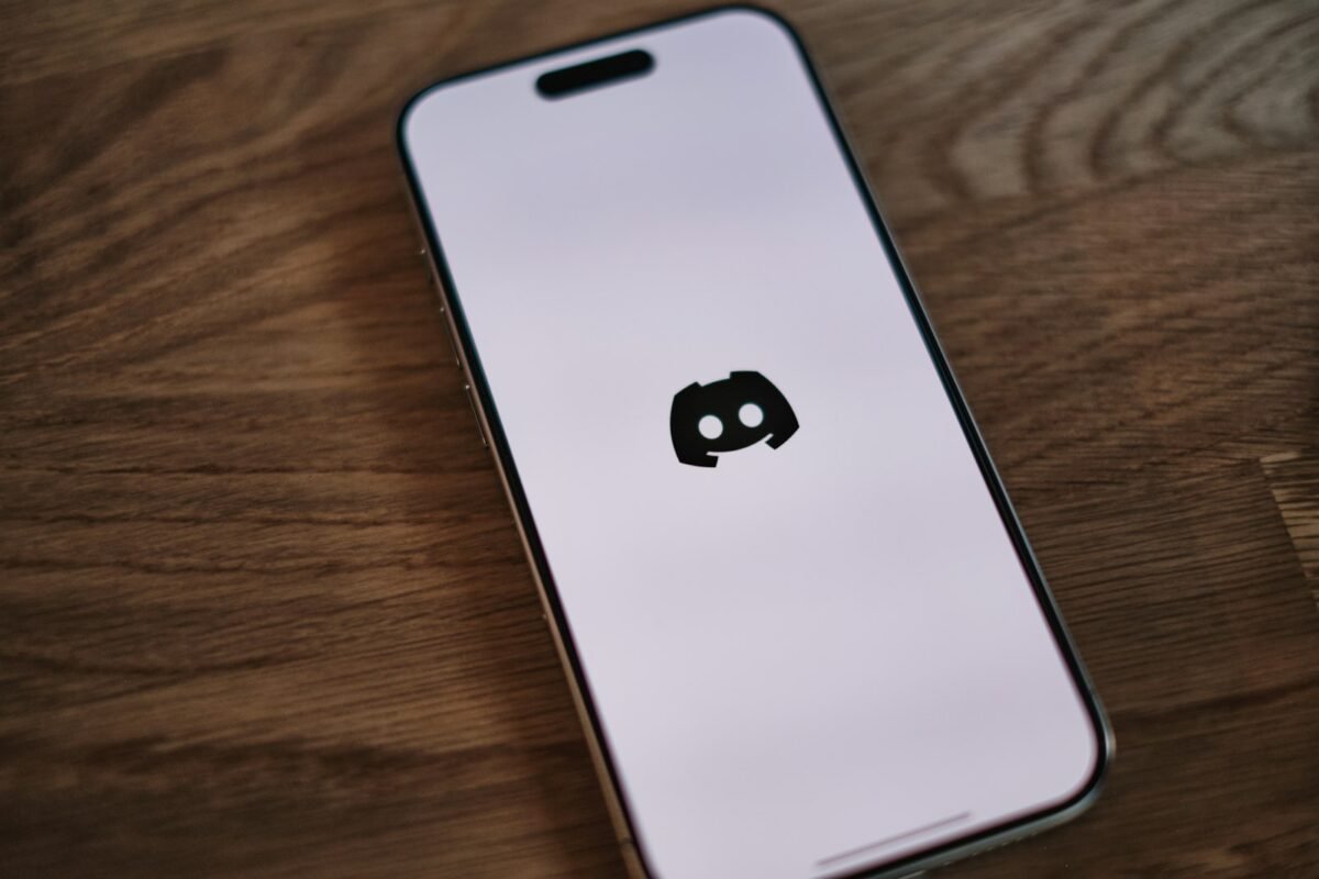 Giao diện ứng dụng Discord để chuẩn bị thực hiện cách tạo ảnh bằng Midjourney