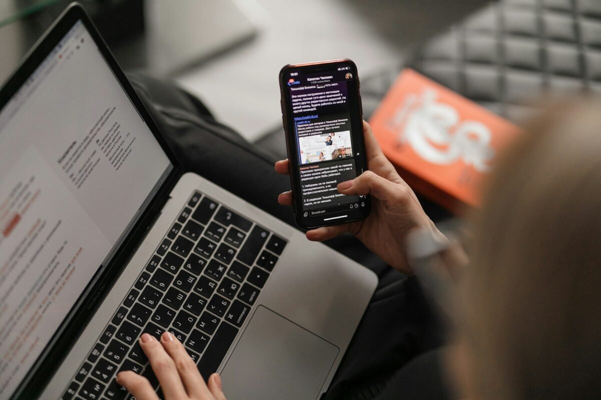 Hướng dẫn dùng ChatGPT miễn phí từ A đến Z cho người mới 1 Chuẩn bị thiết bị và email để dùng ChatGPT miễn phí an toàn