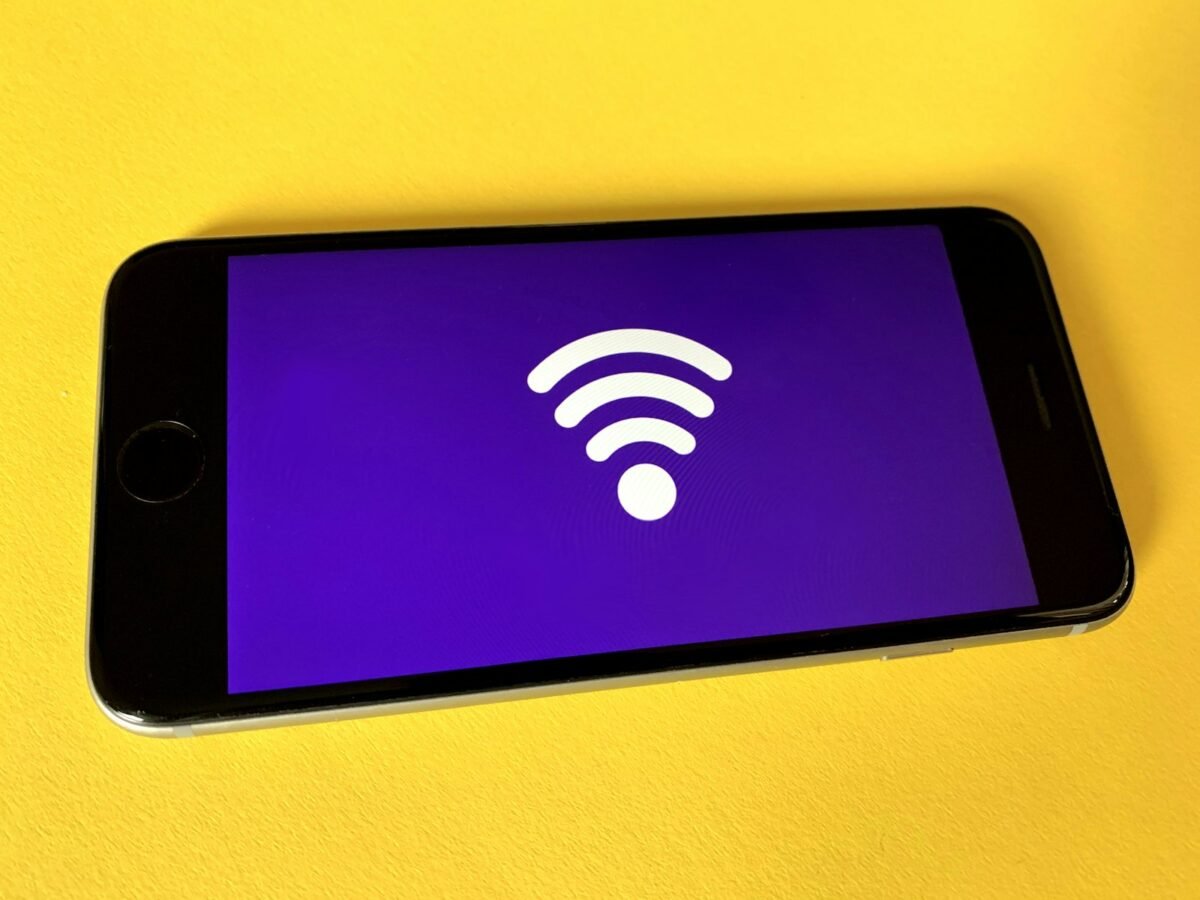 Hướng dẫn kết nối camera với wifi imou nhanh chóng, chuẩn xác 1 Chuẩn bị điện thoại và mạng wifi để kết nối camera với wifi imou