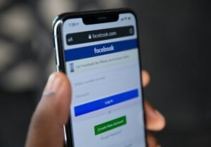Giao diện cài đặt khóa tài khoản facebook tạm thời trên điện thoại di động