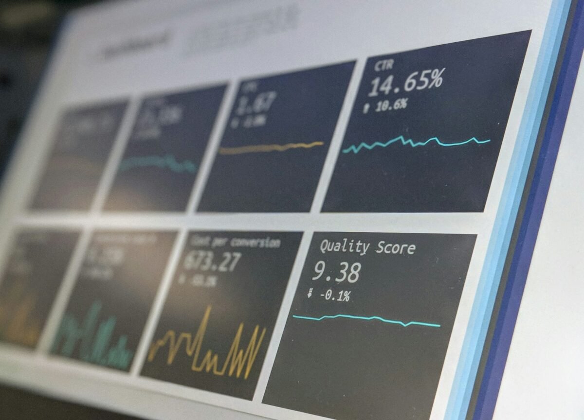 Hướng dẫn làm SEO web miễn phí bền vững cho người mới 3 Biểu đồ phân tích dữ liệu tăng trưởng khi làm seo web miễn phí