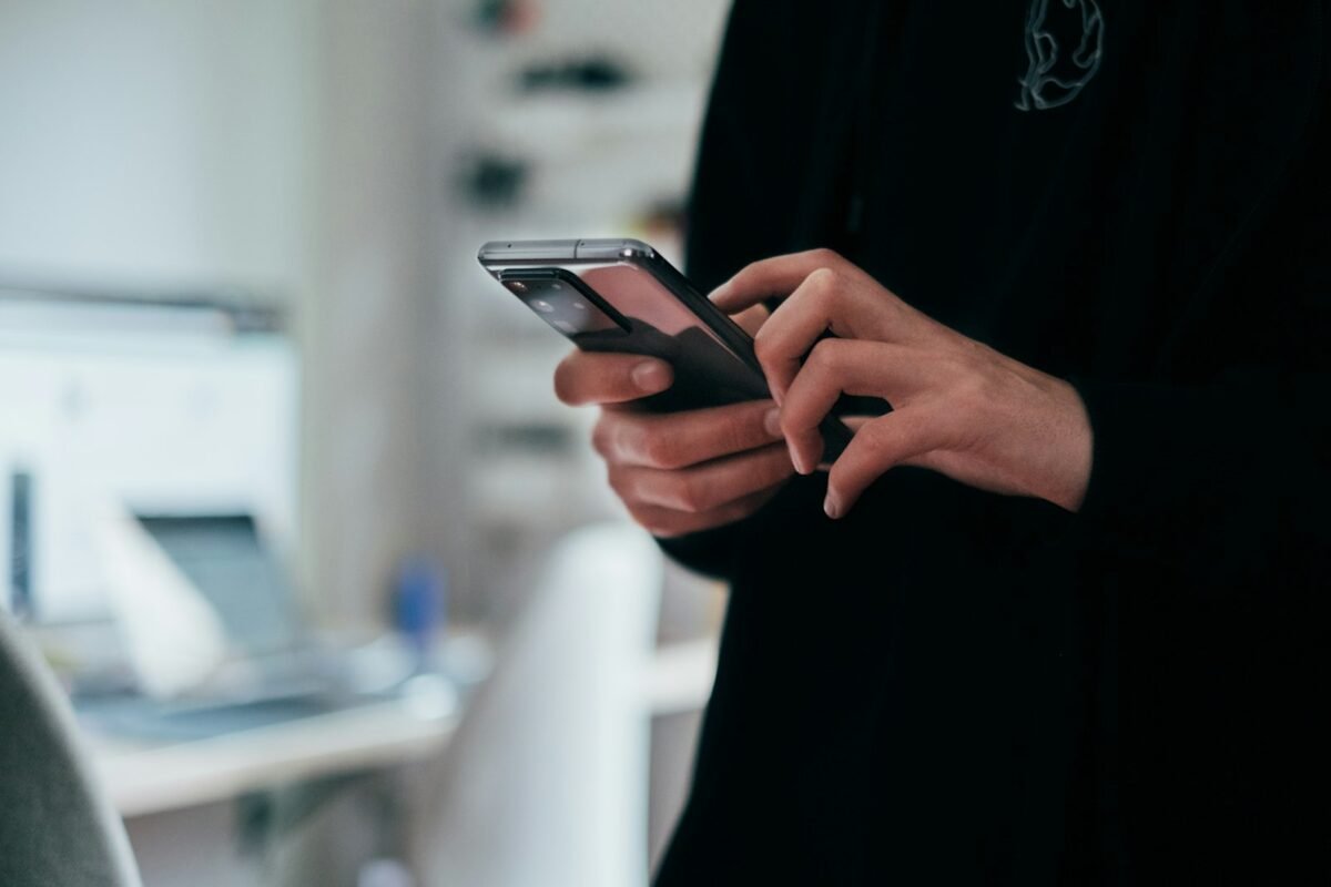 Thao tác sao lưu danh bạ Android trực tiếp trên điện thoại